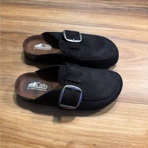 Cliffs by White Mountain Black Loafers with Silver Buckle